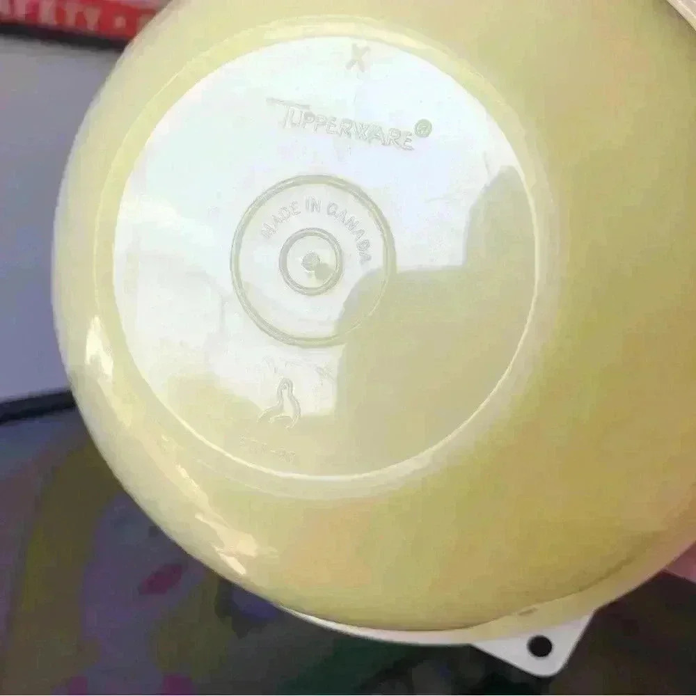 Vintage Tupperware bowl 235-29 in  yellow with Frig-o-Seal replacement lid - Picture 5 of 9